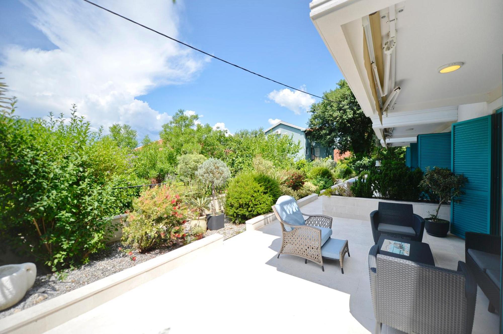 Apartments Boka Blue Dobrota Котор Екстериор снимка