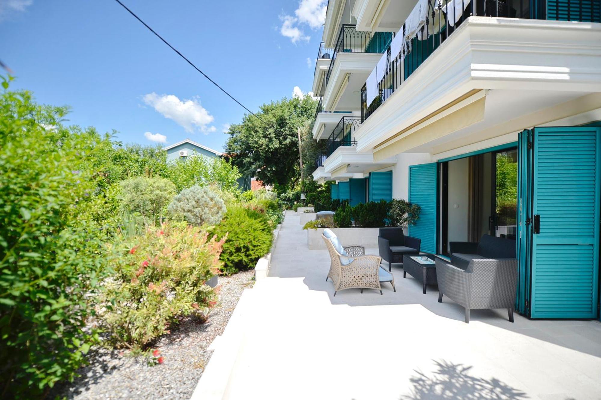Apartments Boka Blue Dobrota Котор Екстериор снимка