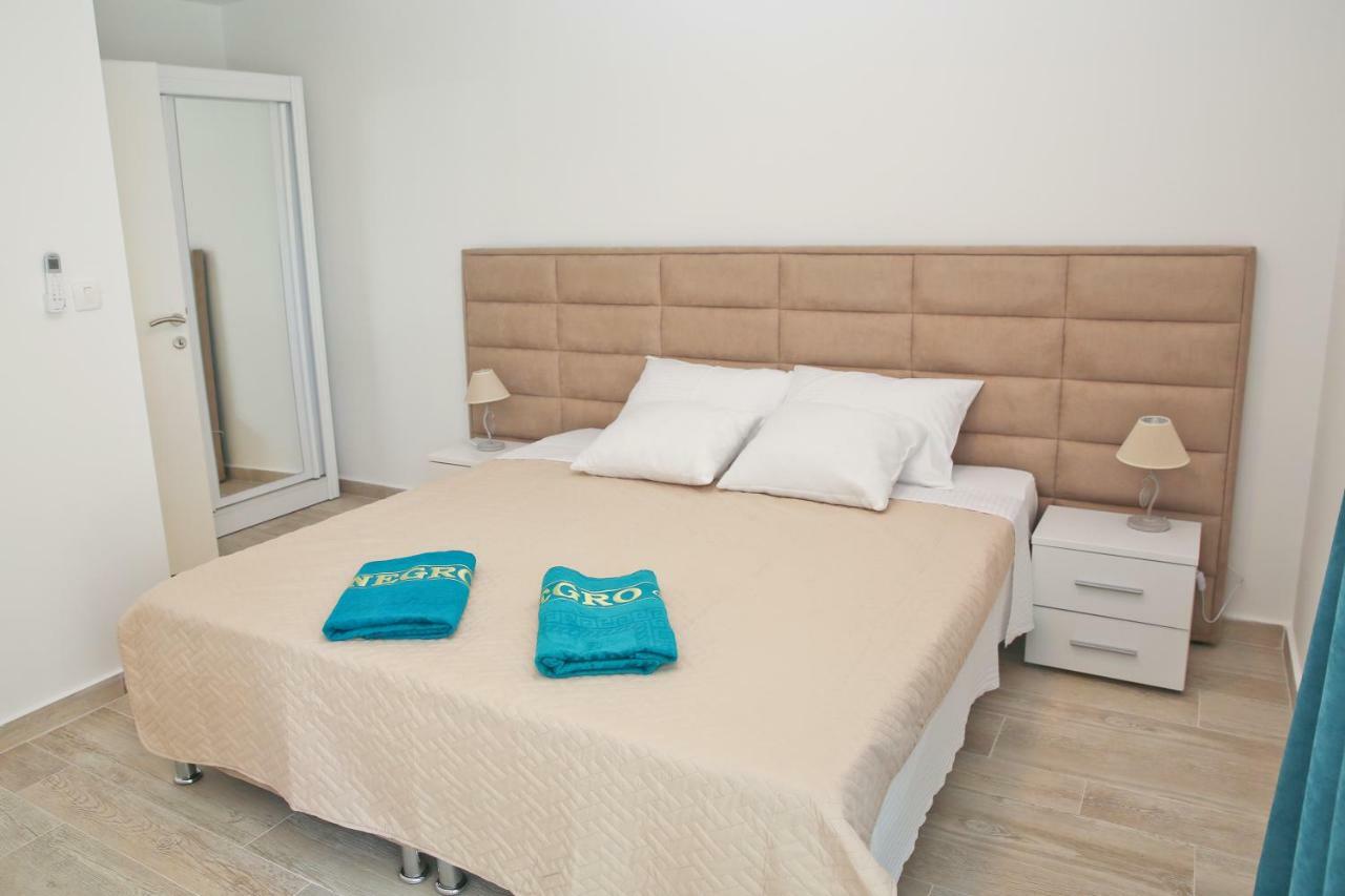 Apartments Boka Blue Dobrota Котор Екстериор снимка