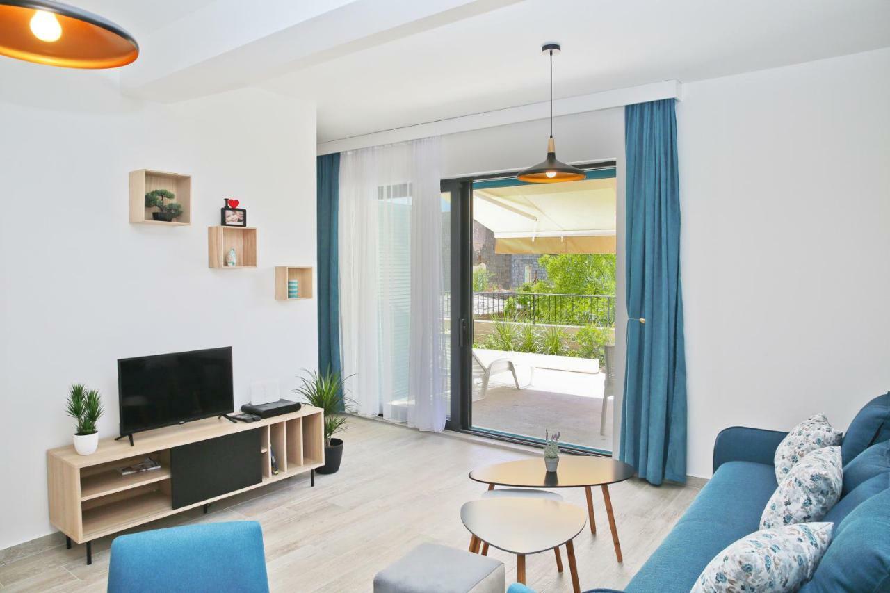 Apartments Boka Blue Dobrota Котор Екстериор снимка